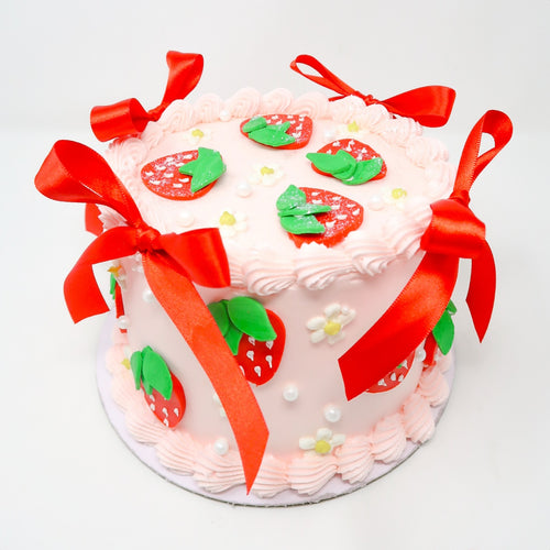 🍓 Strawberry Dream Delight – 10" Celebration Cake