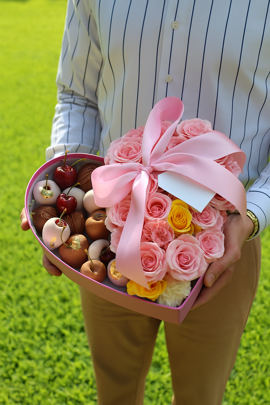“Amorcito Corazón” National Girlfriend Day Heart Box Arrangement