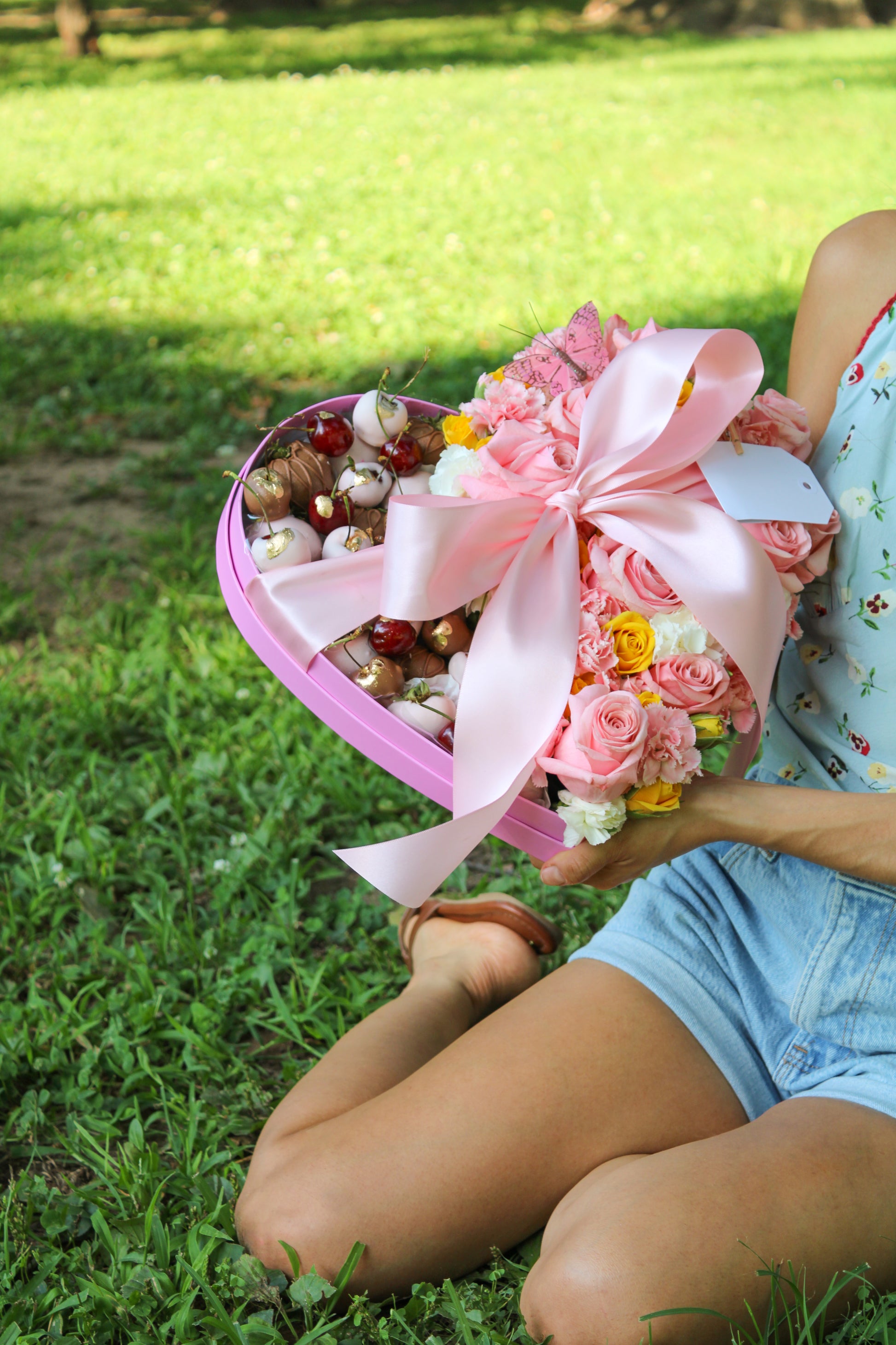 “Amorcito Corazón” National Girlfriend Day Heart Box Arrangement